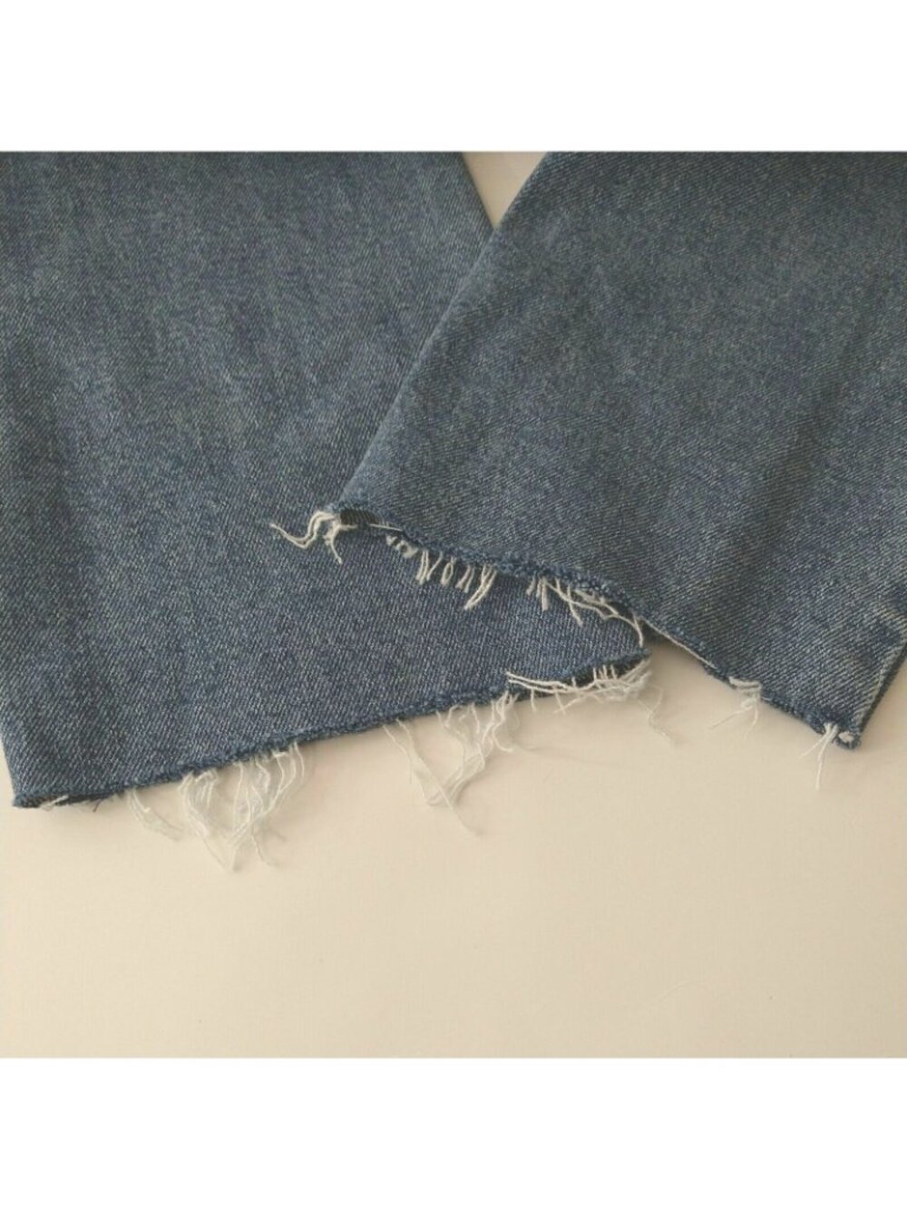 Cello Ripped Cropped Ankle Jeans Raw Hem Juniors Size 9 Light Wash - Picture 5 of 8